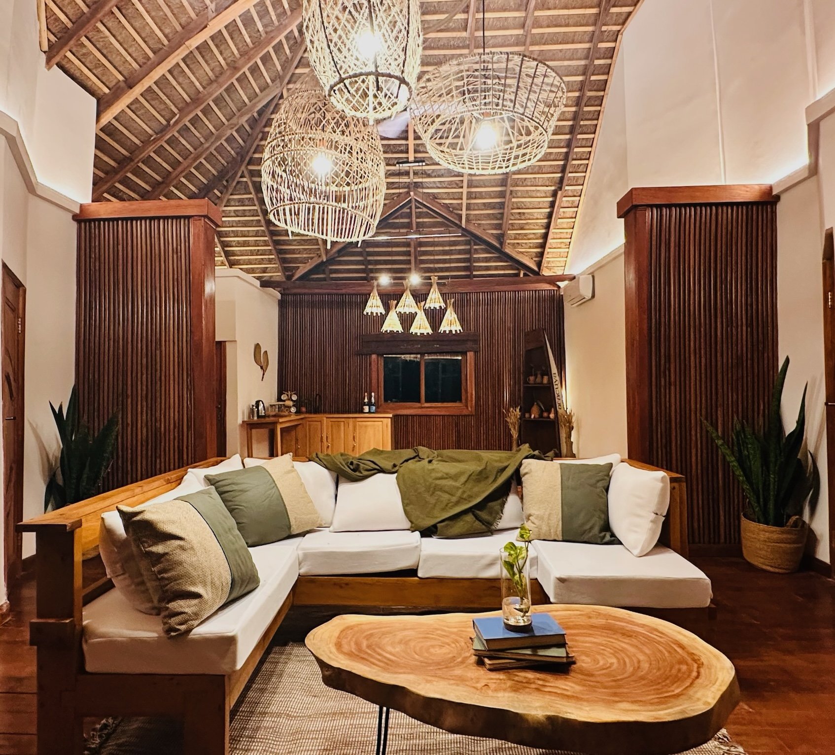 Aracuya — luxury accommodation with king bed